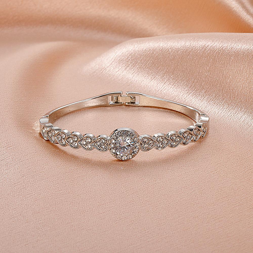 Bracciale versione coreana popolare per il pendolarismo quotidiano bracciale ad apertura a molla semplice bracciale femminile versatile alla moda personalizzato semplice