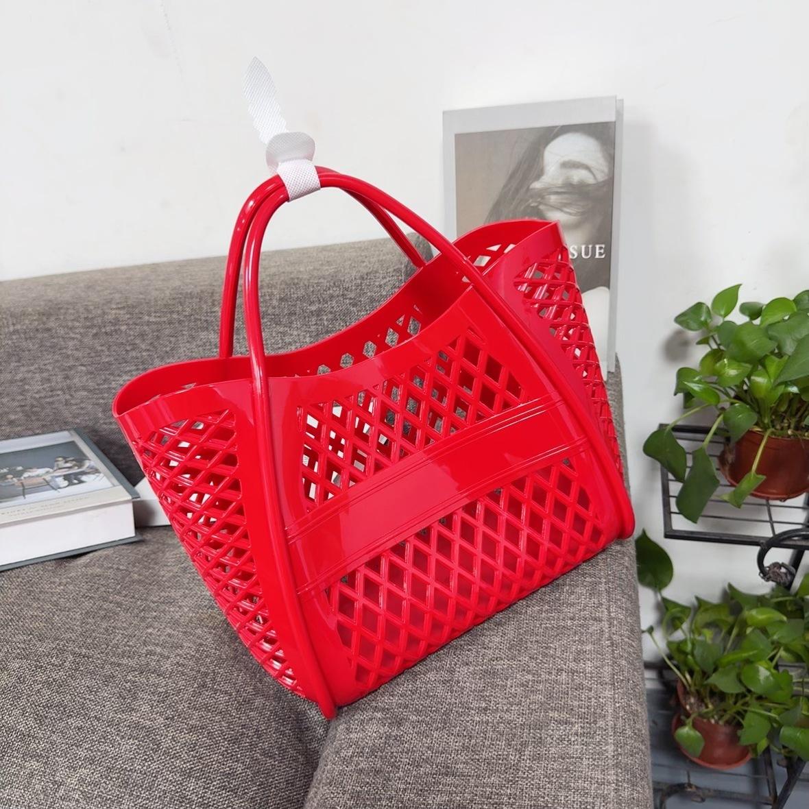 Мягкая пластиковая бытовая корзина прямоугольная корзина для овощей переносная большой вместимости корзина для покупок в супермаркете переносная корзина для ванной 25x25cm красный 2370₽