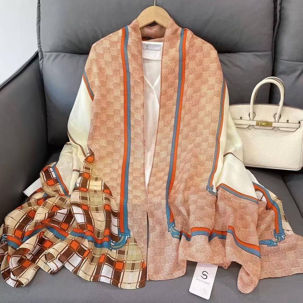 Luxusní značka Podzim a Zima Ženy Nový styl Móda Barva Sladěný Potisk Hedvábný šátek Lady Populární Pokrývka na hlavu Plážový šátek