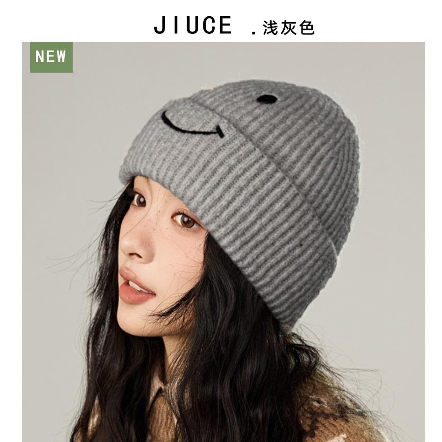 

В язана шапка з вишивкою у вигляді смайлика, нова тепла вовняна шапка осінь-зима, великий обхват голови, вітрозахисна холодна шапка для вулиці M（56-58cm） світло-сірого кольору