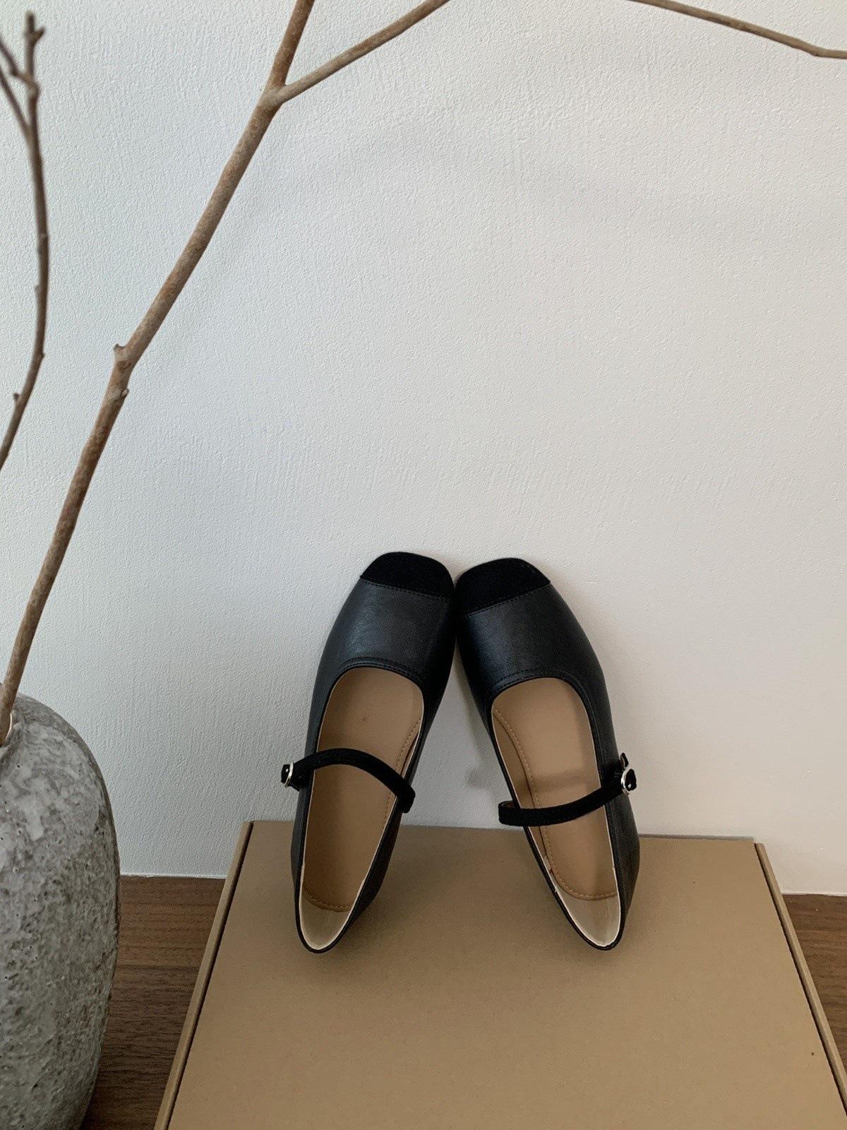 

Корейская версия темперамента квадратная голова неглубокий рот плоская подошва обувь женская удобная универсальная сращивание поверхности слово с удобной бабушкой s 40 чёрный