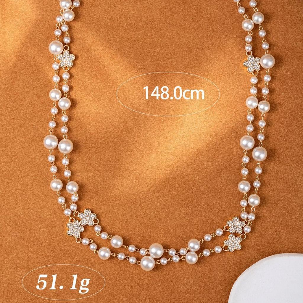 Elegant pearl chain inlaid with flowers Long stacked Valentine's Day gift necklace Sweater chain