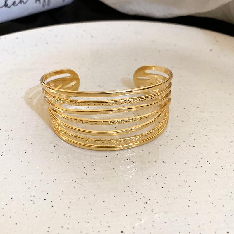 European-American Geometric Metallic Open Bangle: Simple, Versatile, Niche Design Bracelet