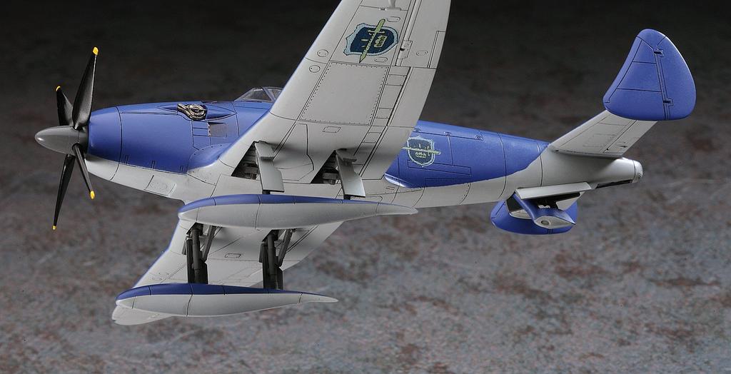 Hasegawa Creator Works Santa Scale Plastic Model Kit CW02 Series Cruz, 1/72