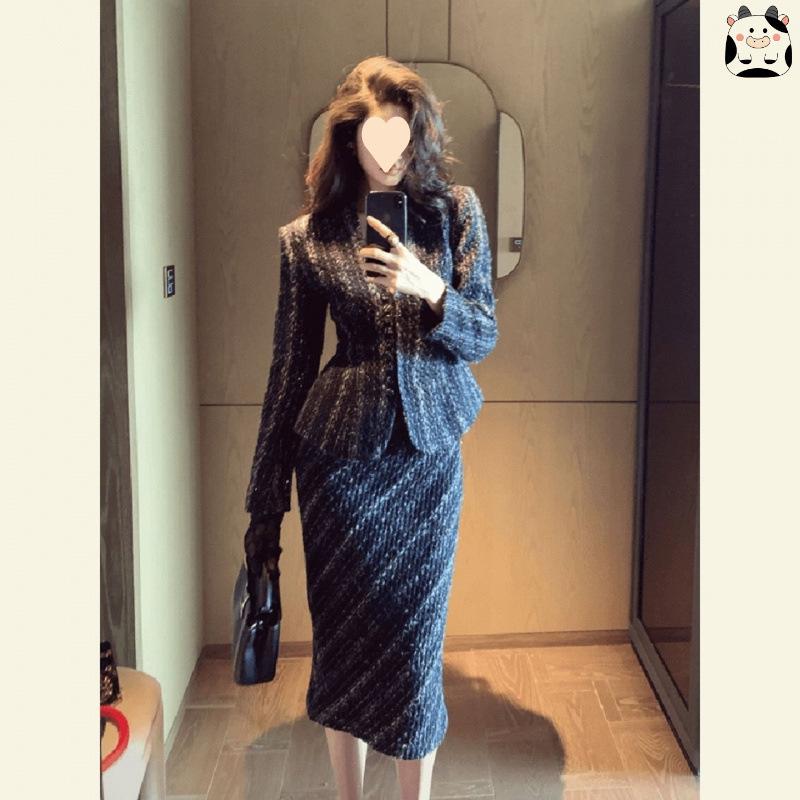 

Elegant Blue Autumn Ensemble: Chic Sister Style Dress and Suit Skirt for a Luxurious Look M [For 95-105 jin]