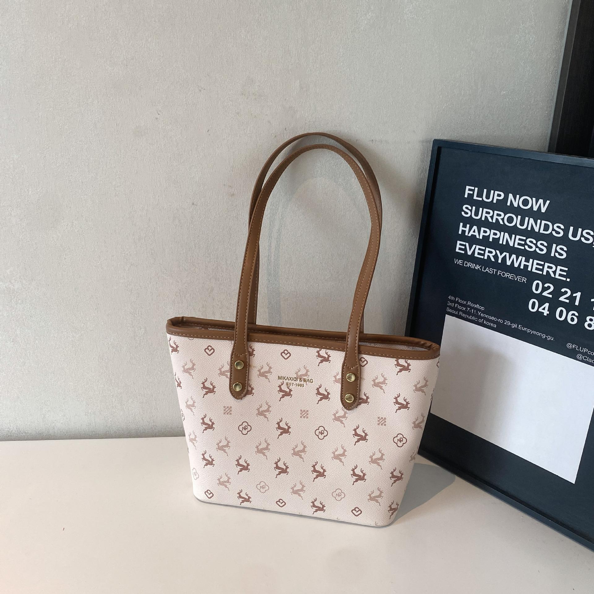 

Летняя женская сумка 2025 года новая сумка-тоут нишевый дизайн большая вместимость для поездок на работу сумка на плечо универсальная портативная сумка под мышкой