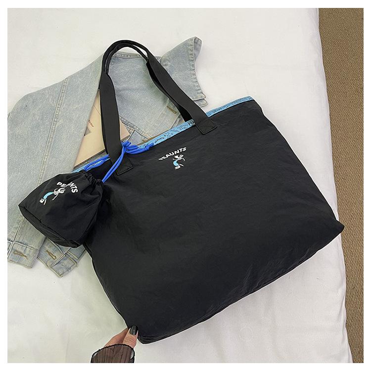 

Японские летние новинки 2025 года, дорожные сумки большой вместимости, багажные сумки, ощущение высокого класса, простые и портативные, универсальная фитнес-сумка в тренде чёрный