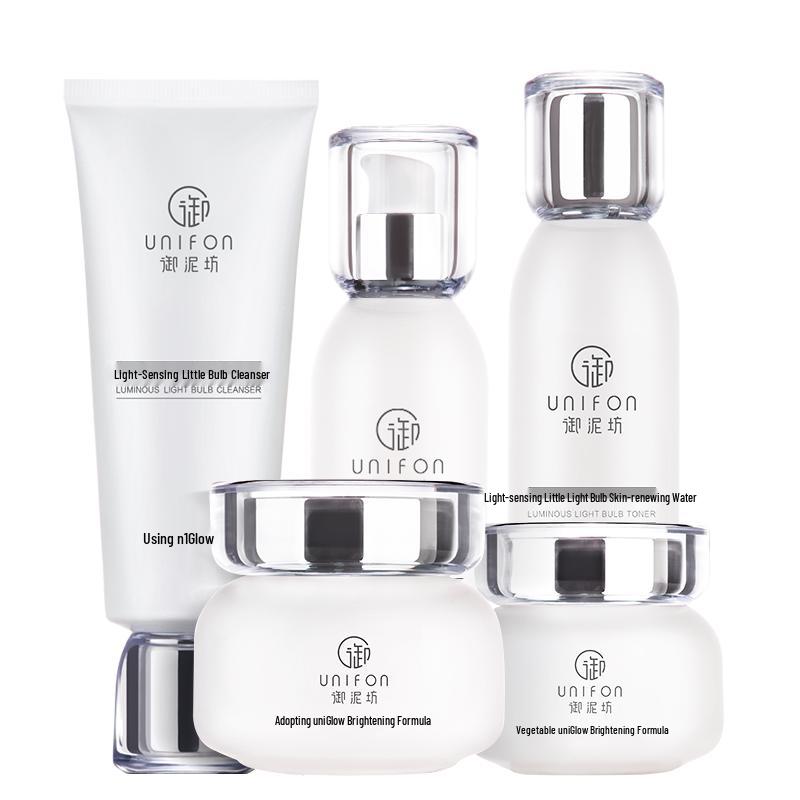 

Подарочные наборы по уходу за кожей Unifang