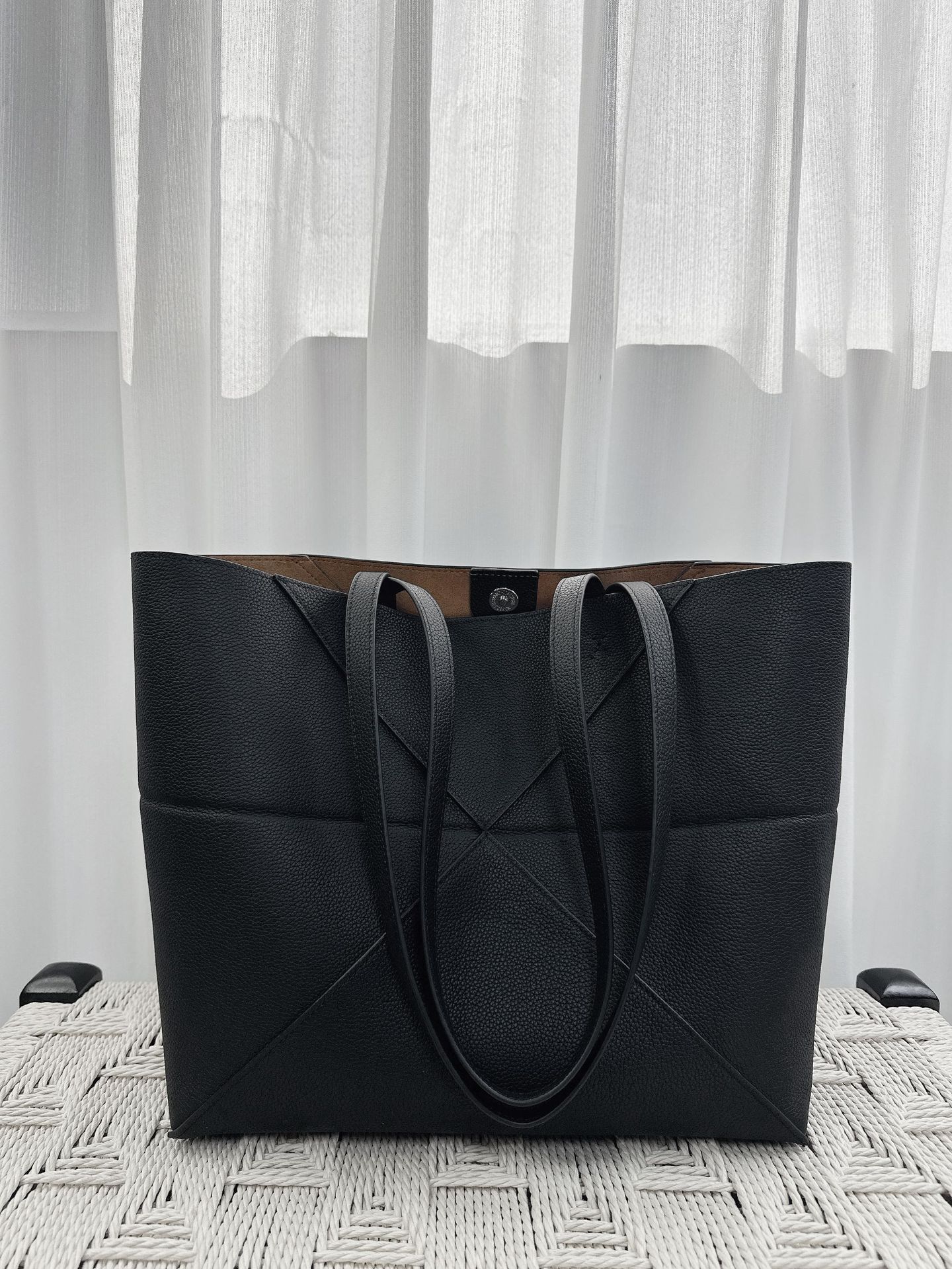 

Деформация складная геометрия сумка складная горизонтальная сумка-тоут первый слой коровья кожа тоут сумка на плечо подмышечная сумка-ведро женская сумка 31*30*13cm чёрный