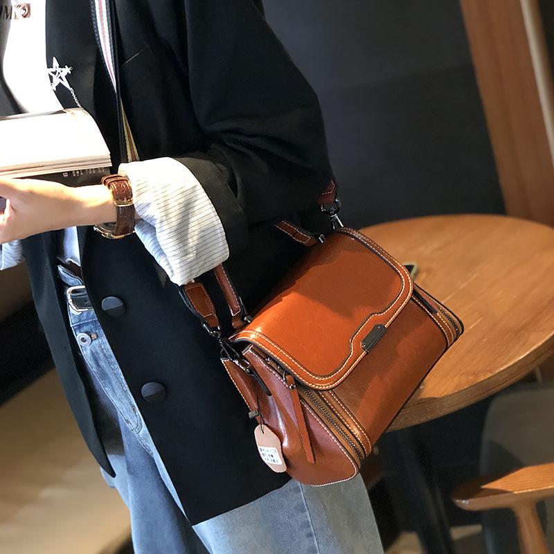Oil Wax Leather Bag for Women In Autumn and Winter New Trendy High End One Shoulder Crossbody Bag Fashionable Large Capacity Handbag