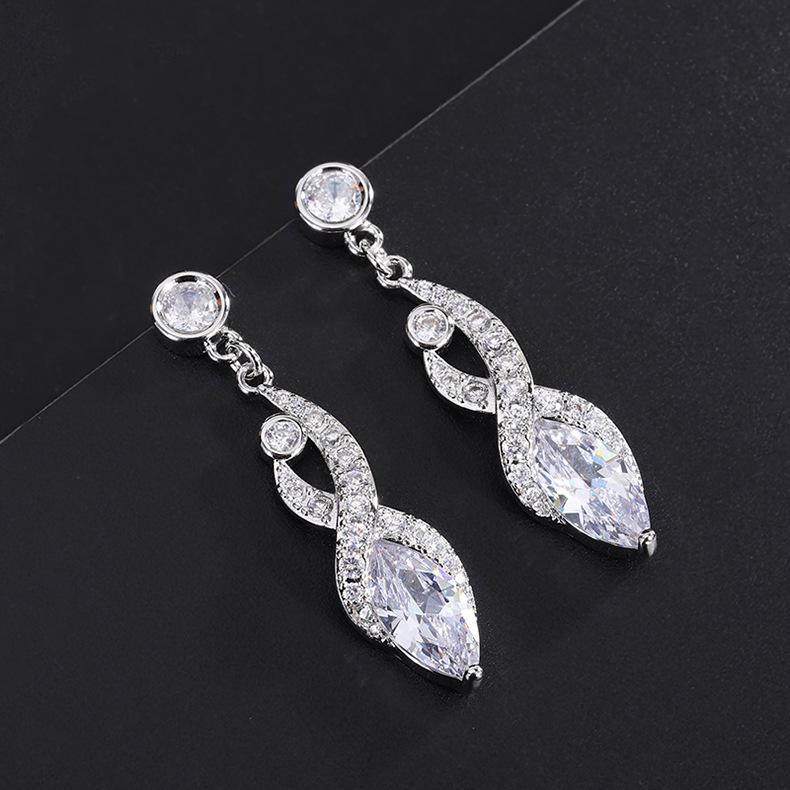Blue zircon temperament earrings European and American red diamonds blue diamonds silver diamonds long earrings fashion banquet exquisite earrings