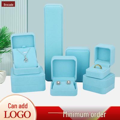 Creazione di gioielli e bijoux – Portagioie ed espositori per gioielli