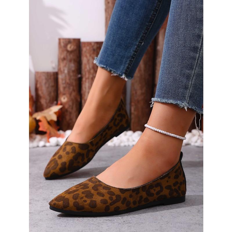 Pointed Leopard Print Pumps for Women's 2025 Autumn New Flat Plus-size Beanie Shoes