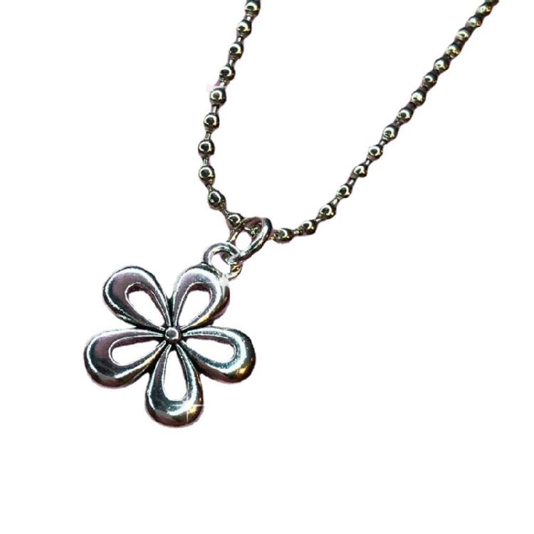 

Hollow Daisy Flower Necklace Female Hip-hop Cold Wind Long Sweater Neck Chain 1
