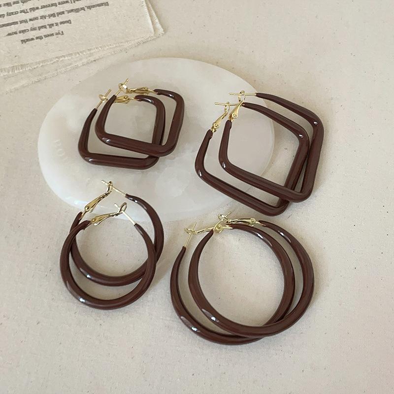 Hong Kong Style Retro Square Round Coffee Color Drip Earrings Female Simple Fashion Temperament Unique Versatile Earrings