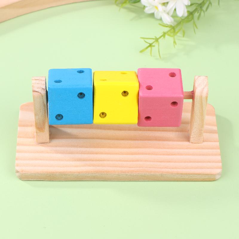 1 Stück Hamster-Kauspielzeug aus Holz, Plattform zum Zähneknirschen, Spielzeug zur Förderung der Intelligenz, bunter Holzblock für Kleintiere