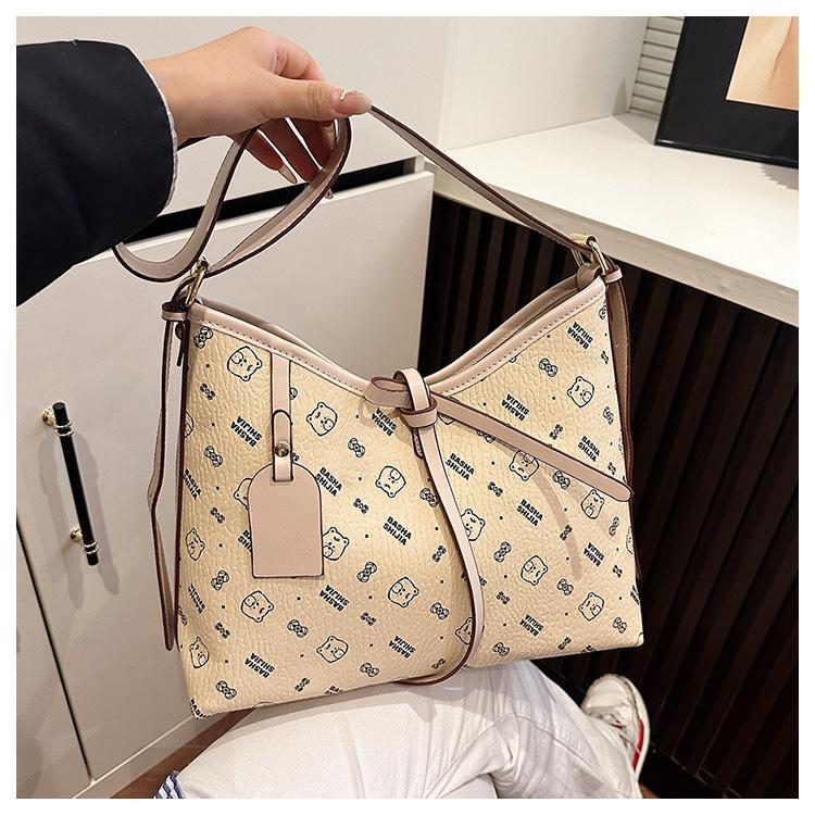 

Cute cartoon printed lychee pattern retro European and American shoulder bag 2025 new trend commuter casual messenger women s bag