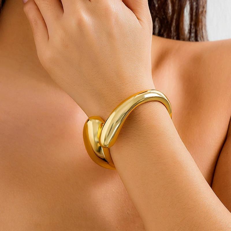 New Irregular Geometric Bracelet Trendy Gold Color Heavy Metal Bangles for Women Exaggerated Punk Party Banquet Jewelry
