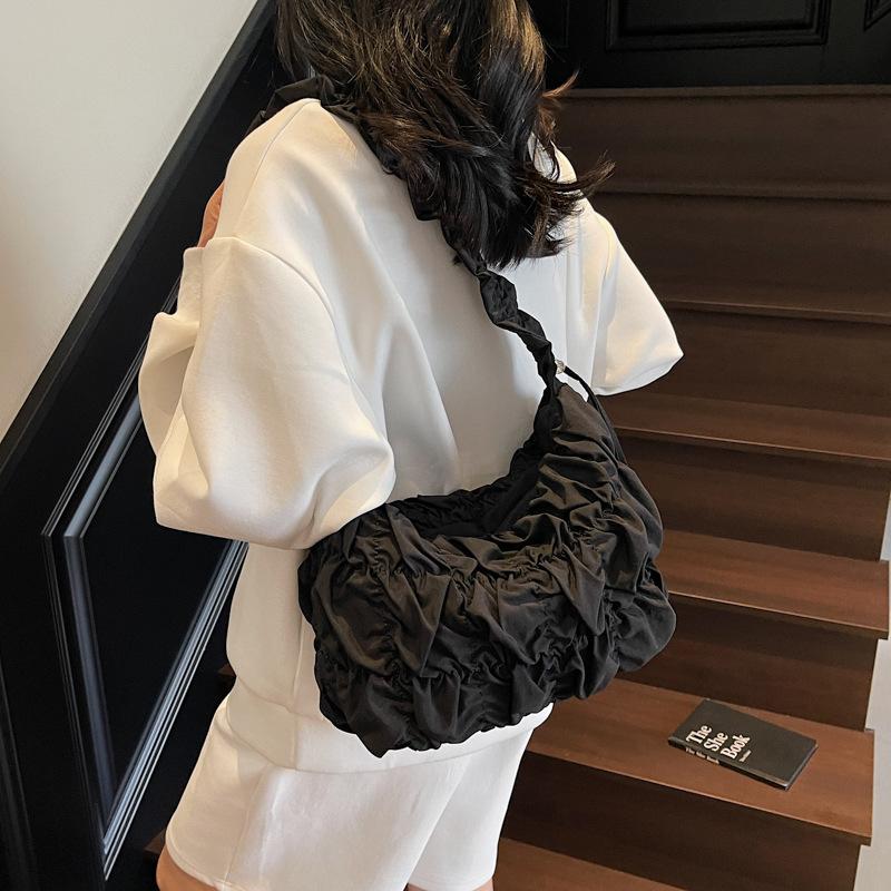 Korean version of simple pleated large-capacity travel commuter women's tote bag, high-end texture soft women's shoulder messenger bag