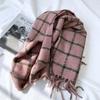 Kostkovaný šátek dámský podzimní a zimní nový high-end dlouhý styl studentský šátek teplý a tlustý střapcový šátek