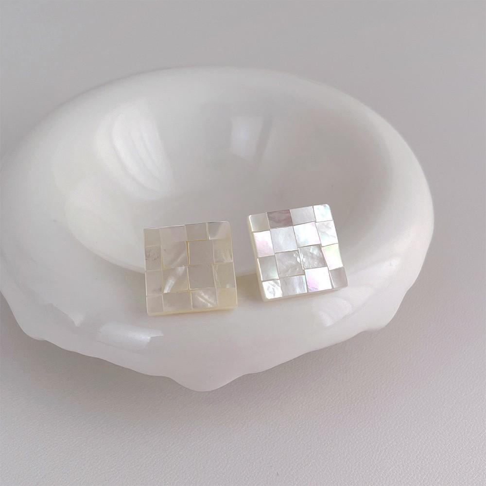 Geometric Mosaic Heart Shell Earrings: Elegant, Minimalist Design for Women