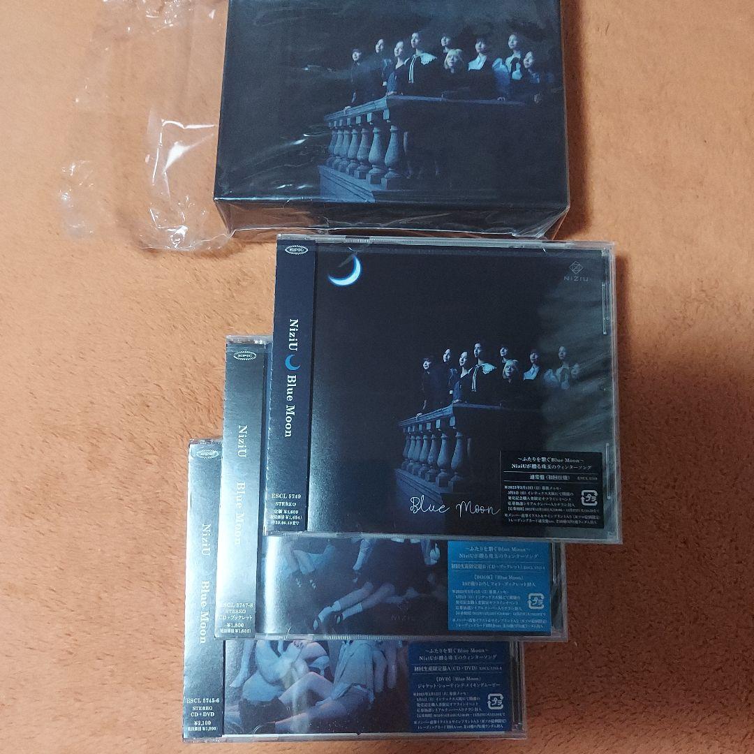

[USED] NiziU Blue Moon CD+DVD+Booklet