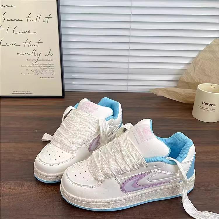 2025 new spring dopamine versatile platform bread shoes ins super fire high value street shot student board shoes women