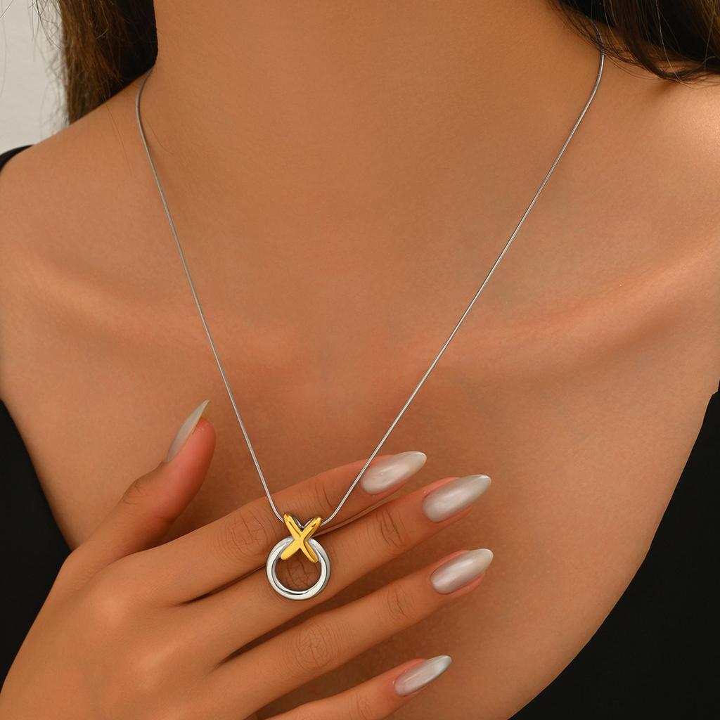 2025 New Jewelry Women's Geometric XO Shape Design Women's Long Necklace Versatile High-end Jewelry