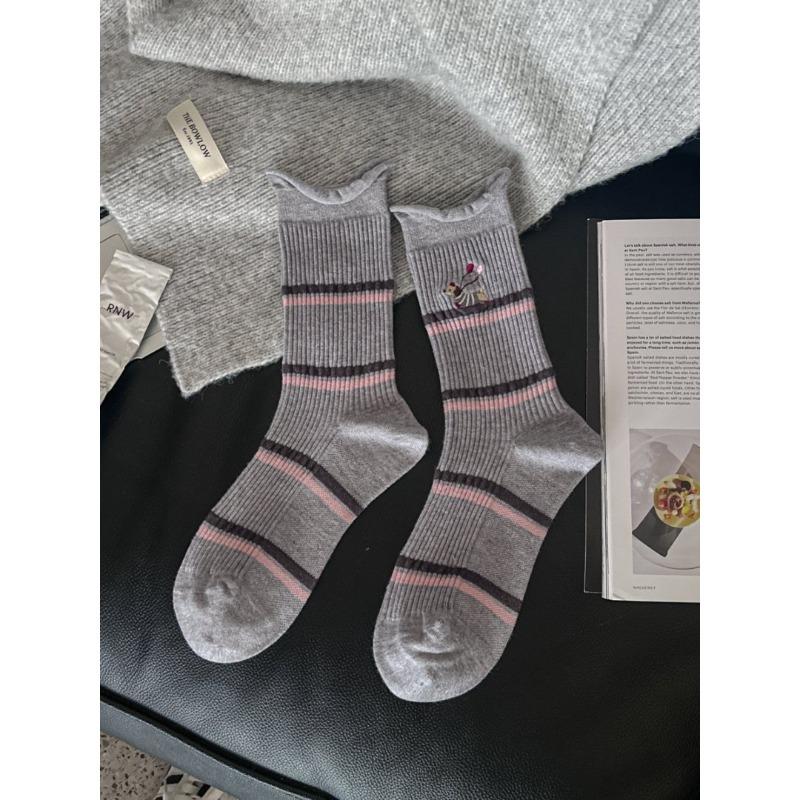 

Женские осенне-зимние новые трендовые полосатые носки-трубы с милой мультяшной вышивкой, без косточек 1 pair