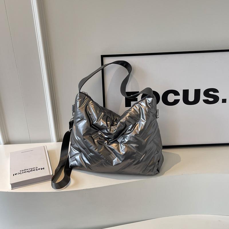 Autumn and winter down bag women's 2025 new fashionable large-capacity shoulder tote bag going out commuting messenger bag
