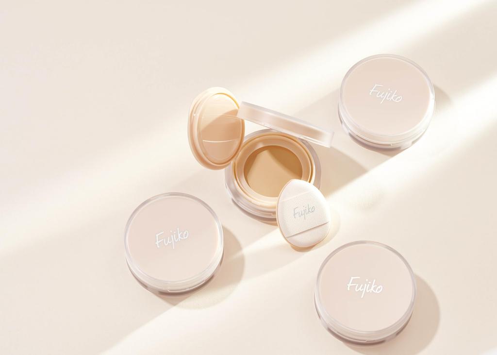 Fujiko Touch-Up Compact (01 Light Beige) (SPF50+ PA++++) with Dedicated Puff. Touch-up Foundation, Cream Foundation, High Coverage, Moisturizing,
