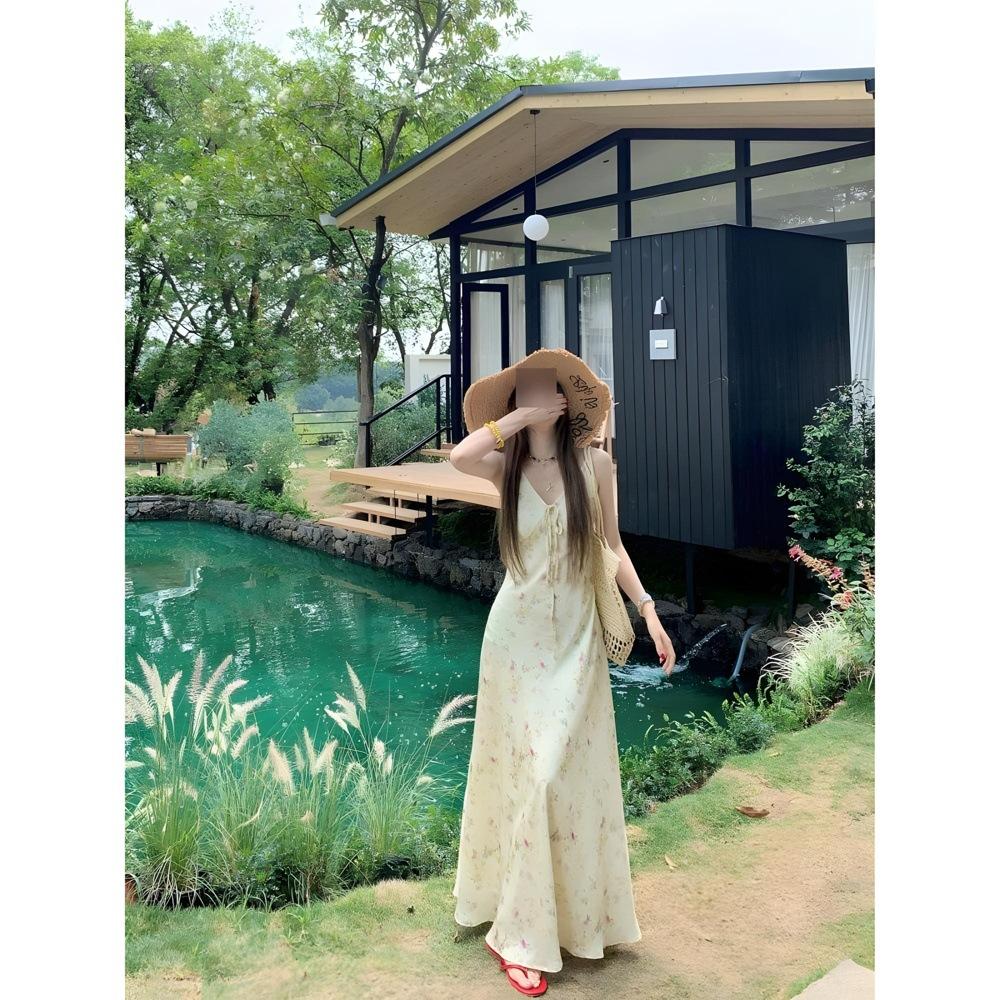 Floral v-neck suspender dress for women's summer vacation style casual waist and thin temperament a-word long dress