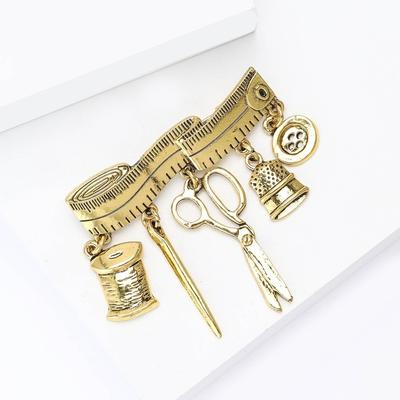 Einzigartige Vintage Schneiderwerkzeuge Brosche Legierung Dekorative Nähzubehör Brosche DIY Kreativer Anstecker Bankett Party