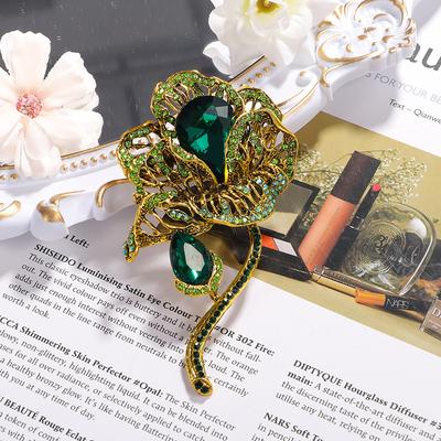 Luxury Women Men Exqusite Full Crystal Lotus Shining Brooches Badges Vintage Plant Rhinestone Pins Corsage For Women's Party