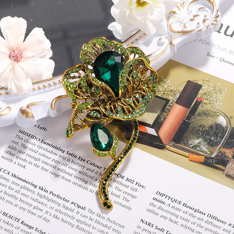 

Luxury Women Men Exqusite Full Crystal Lotus Shining Brooches Badges Vintage Plant Rhinestone Pins Corsage For Women s Party