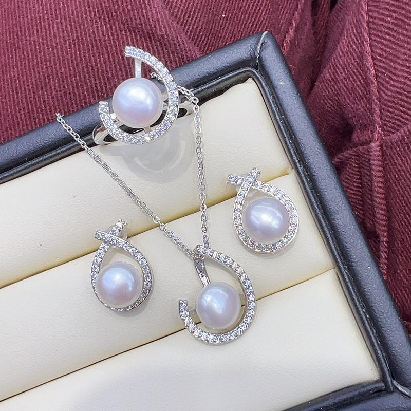 Elegant Three-Piece Set: Genuine Freshwater Pearl Pendant, Earrings, and Ring Spring 2025 Edition