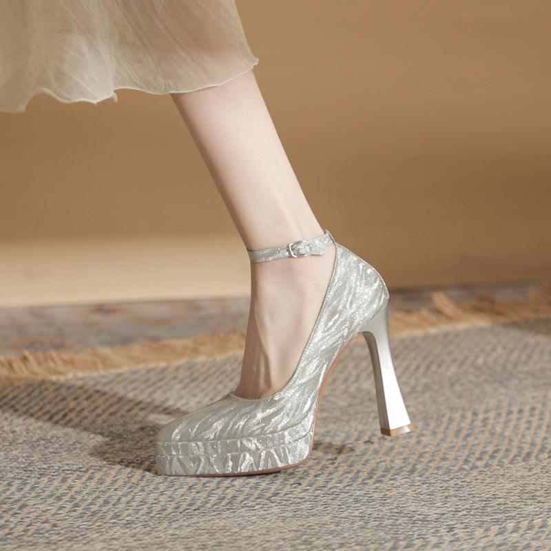 

Женские туфли Мэри Джейн на толстом каблуке 2025 новая весна и осень высокий каблук водонепроницаемая платформа туфли невесты свадебные туфли банкетные туфли с пряжкой 34 серебряный