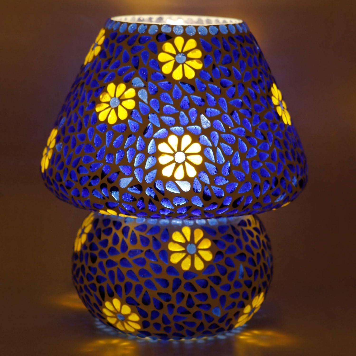 

Сделанная вручную декоративная стеклянная настольная лампа, украшенная синими и желтыми бусинами