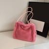 New Plush Bucket Bag for Autumn and Winter, Women's High-end Texture Niche Design Commuter Handbag