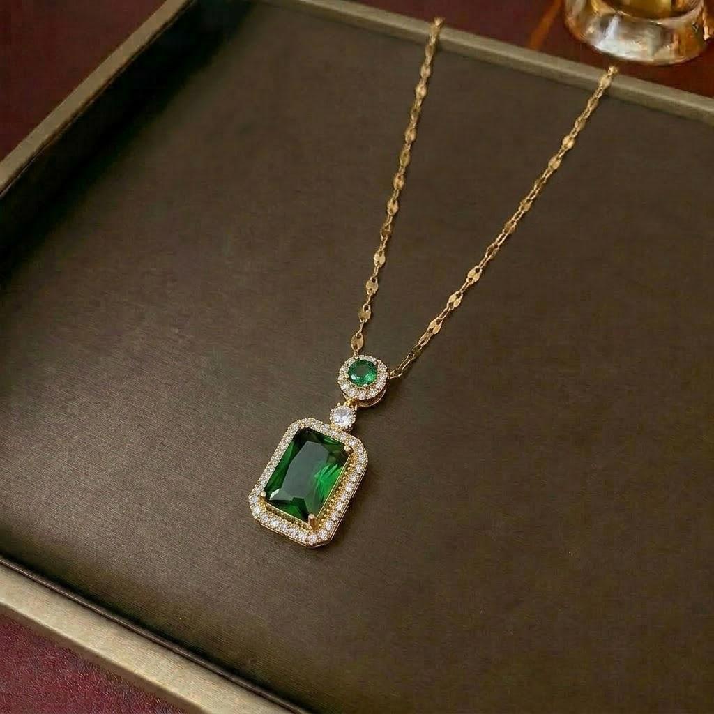Women's Multi-color Zircon Pendant Necklace - Japanese & Korean Style, Geometric Titanium Steel Clavicle Chain, Light Luxury Fashion.