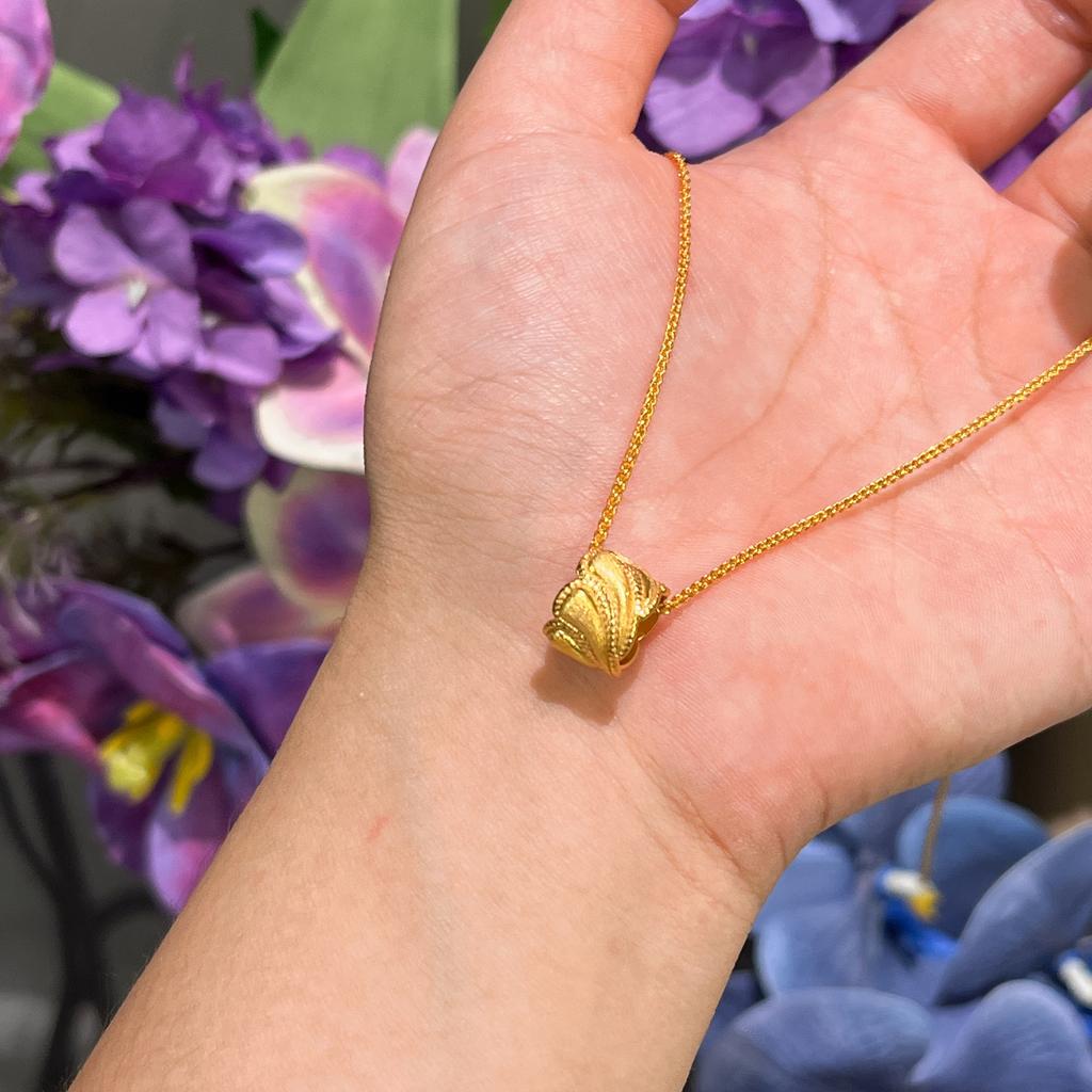 Gold Passepartout Small Waist Necklace Women'S Light Luxury Retro Brushed Transfer Bead Pendant Clavicle Chain