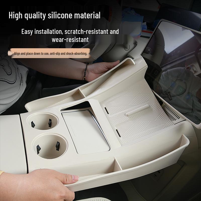 Zhiji R7 Central Silicone Cup Holder: Scratch-Resistant, Easy to Clean, Interior Upgrade