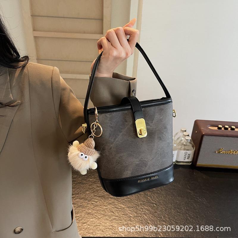 New bag women's bucket bag spring and summer niche design messenger bag high-end sense work small bag