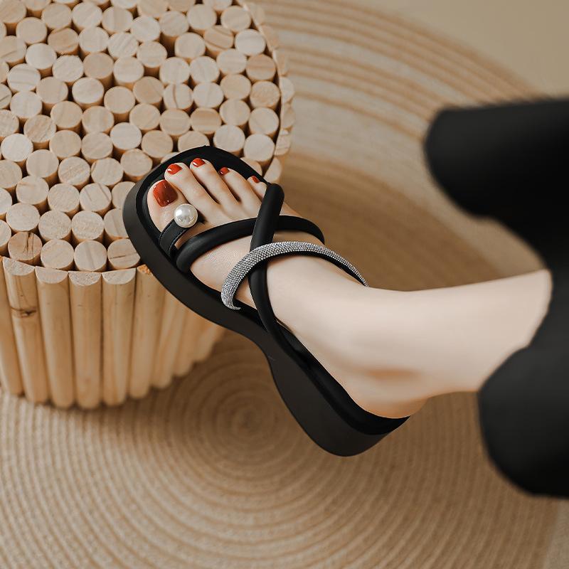

Thick-soled Sandals for Women In Summer New Style Pearl Rhinestone Clip Toe Outer Sandals Sponge Cake Sole Flip-flops for Women 40