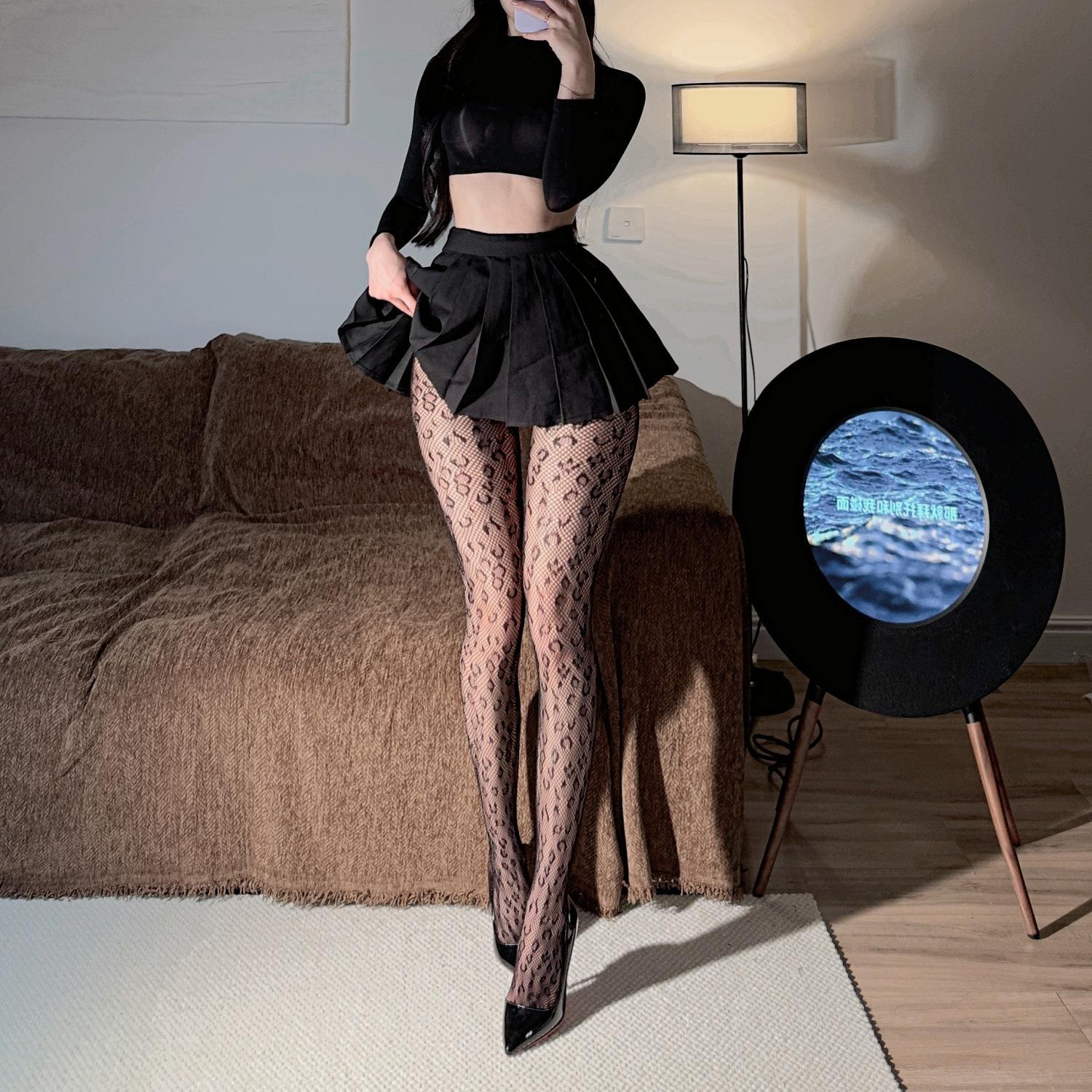 

Sexy suspender stockings lace long tube integrated over the knee ultra-thin mood black abstinence HW leopard print 01 not open file one size - simple packaging {white card + opp bag}