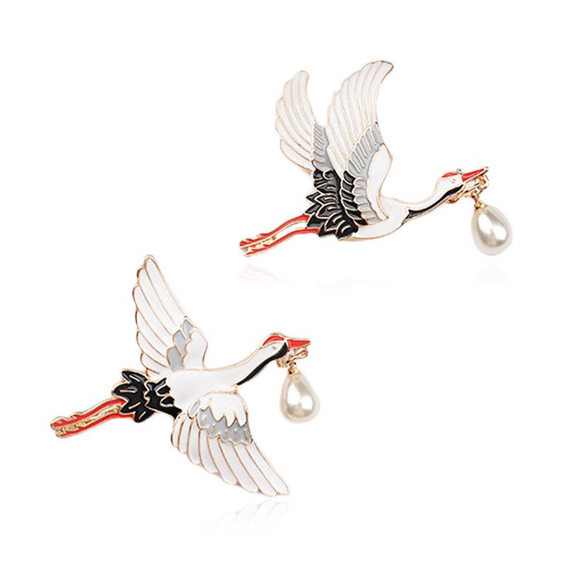 Crane & Pearl Metal Brooch: Retro Chinese-Japanese Style Pin for Cross-Border Fashion.