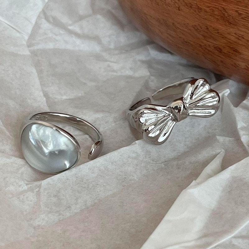 Fashionable Unique Design Butterfly Bow Shell Ring For Women Crafted From Durable Material Copper