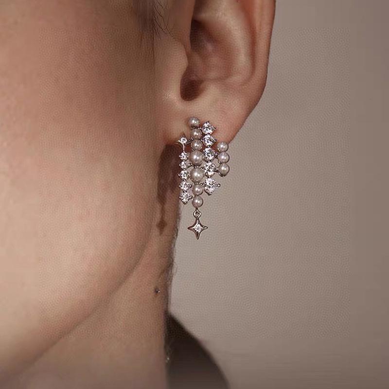 Howfang Sterling Silver Star Light Stud Earrings: Japanese & Korean Design with Inlaid Diamonds and Gray Pearls