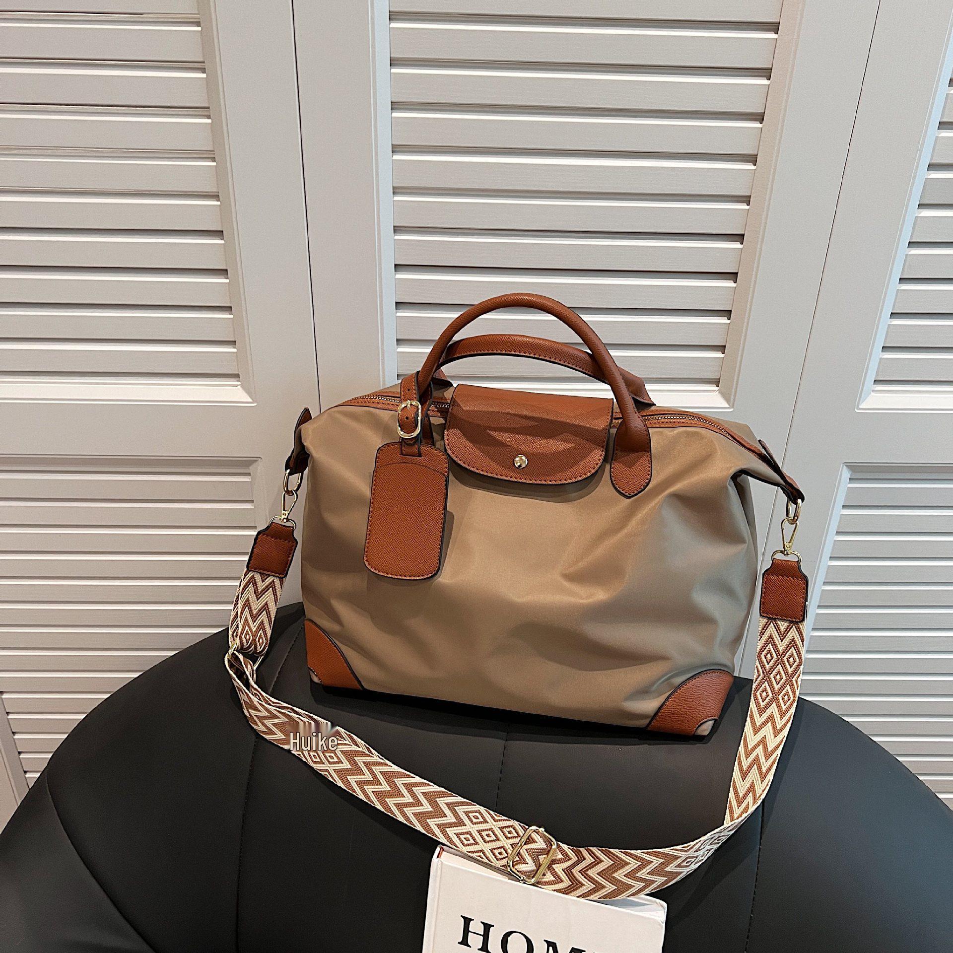 

2025 Women s Luxury Nylon Tote: Lightweight, High-End Casual Crossbody for Work & Commute 45cm x 28cm x 17cm