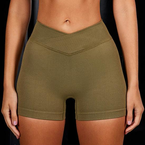 Damski prążkowany zestaw do jogi: Bezszwowy biustonosz odkrywający ramiona z majtkami i szortami z wysokim stanem